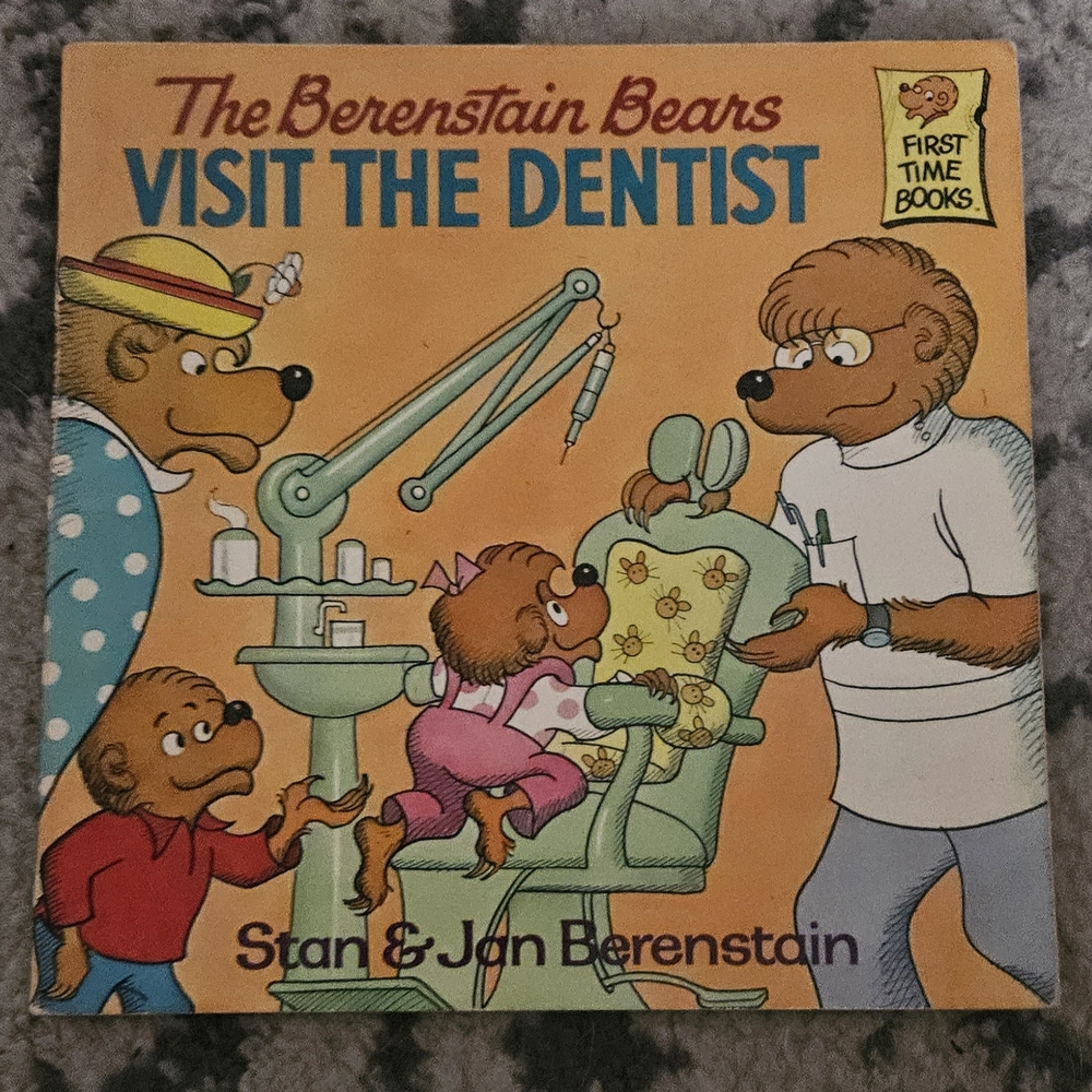Berenstain Bears Visit the Dentist by Jan Berenstain and Stan Berenstain 1981